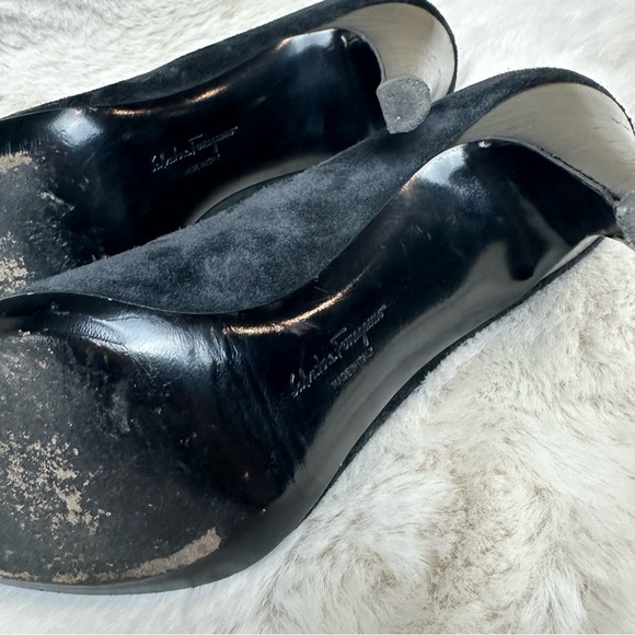 Salvatore Ferragamo Suede Pumps Black - Picture 7 of 12